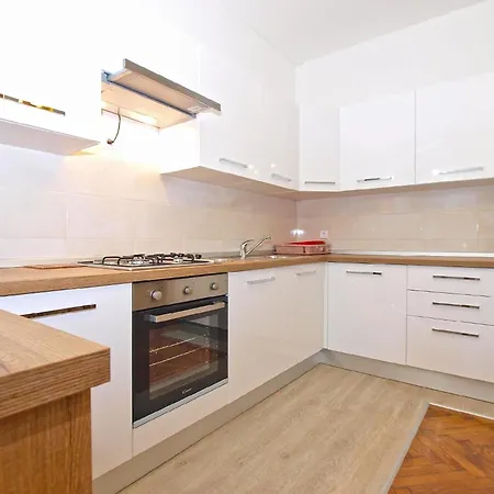 Fuer 4 Personen Ca 80 Qm In Pula, Istrien Istrische Riviera Apartment *
